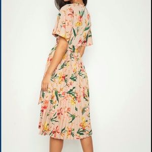 Prettylittlethings Pink Floral Pleated Midi Dress